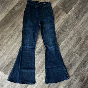 Judy Blue Dark Blue Super Flare Jeans with Wide Leg and Stretch Fabric Pull On